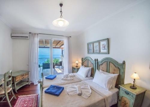 Kassiopi Villa Sleeps 10 Pool Wifi