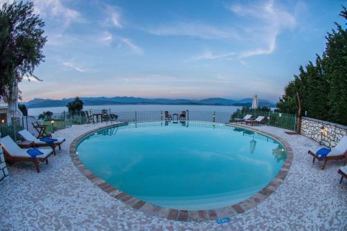 Kassiopi Villa Sleeps 12 Pool Wifi