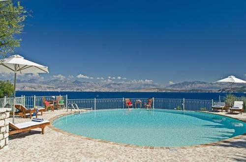 Kassiopi Villa Sleeps 12 Pool Wifi