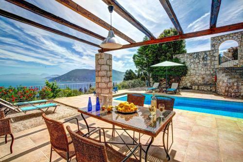 Katsarata Villa Sleeps 4 Pool Air Con Wifi