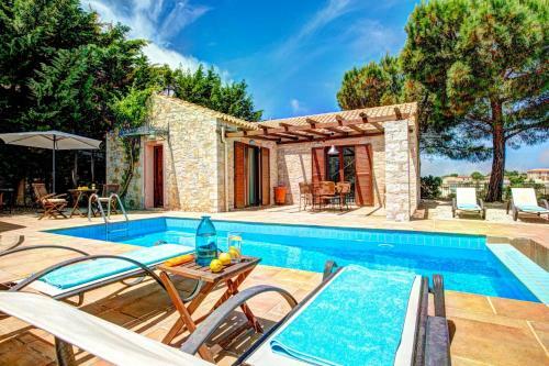 Katsarata Villa Sleeps 4 Pool Air Con Wifi