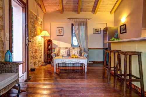 Katsarata Villa Sleeps 4 Pool Air Con Wifi
