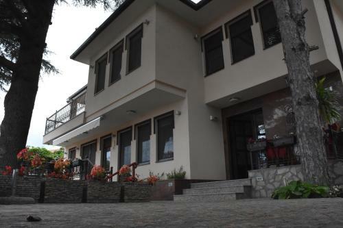 Bache Apartments