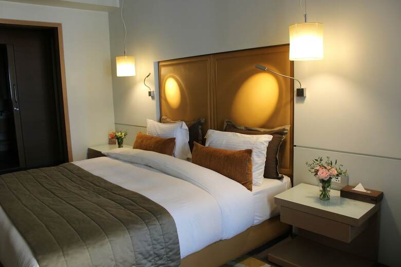 Hotel Saifi Suites