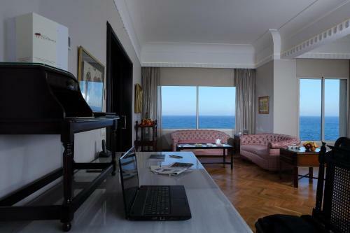 Warwick Palm Beach Hotel
