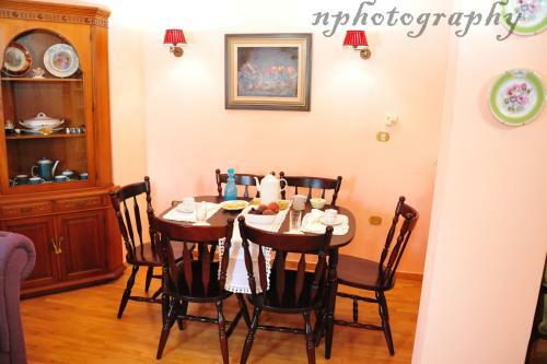 Alexandra's Art Apartment