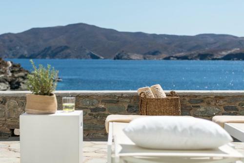 Eneos Kythnos Beach Villas-executive And Premium Villas