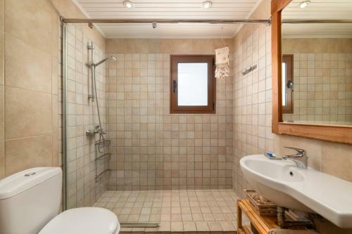 Kolympia Villa Sleeps 6 With Pool Air Con And Wifi