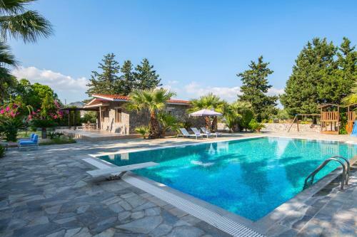 Kolympia Villa Sleeps 6 With Pool Air Con And Wifi