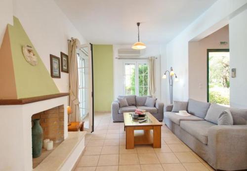 Kleismata Villa Sleeps 6 With Pool And Air Con