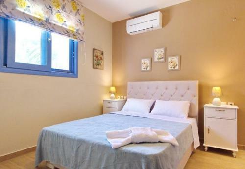 Villa In Kleismata Sleeps 7 With Pool And Air Con
