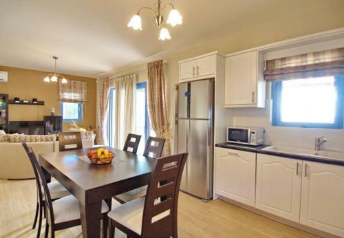 Villa In Kleismata Sleeps 7 With Pool And Air Con