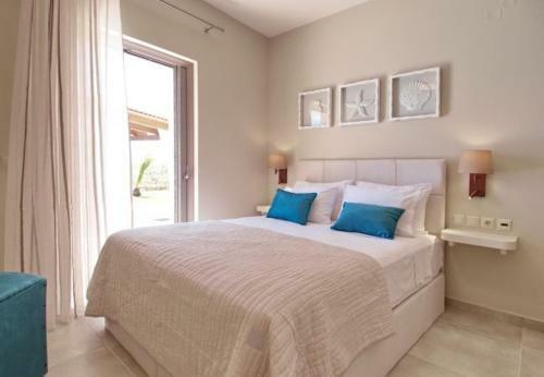 Villa In Kleismata Sleeps 7 Includes Swimming Pool And Air Con