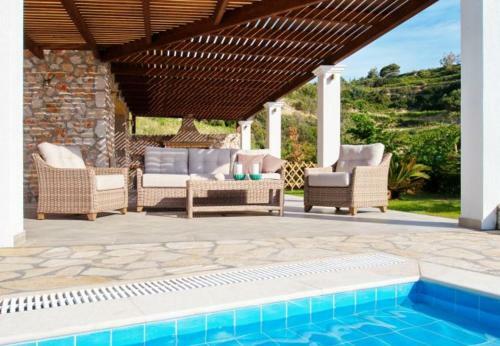 Villa In Kleismata Sleeps 7 Includes Swimming Pool And Air Con