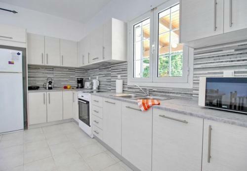 Kleismata Villa Sleeps 5 With Pool And Air Con