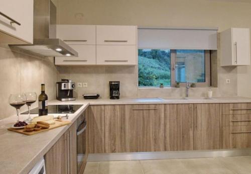 Villa In Kleismata Sleeps 6 With Pool And Air Con
