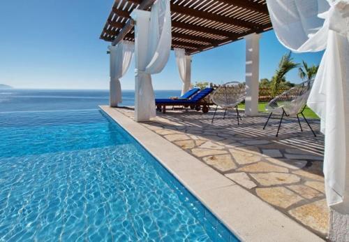 Villa In Kleismata Sleeps 6 With Pool And Air Con