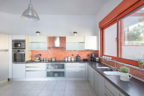 Lachania Villa Sleeps 18 With Pool And Air Con