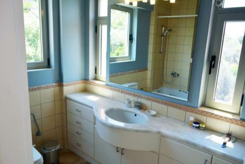 Villa Pink House With Panoramic View To Porto Rafti