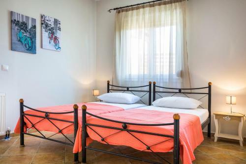 Mantzavinata Villa Sleeps 6 With Pool And Air Con