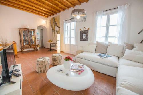 Mykonos Psarrou Villas For 18 People