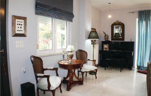 Four-bedroom Holiday Home In Mikra Mantineia