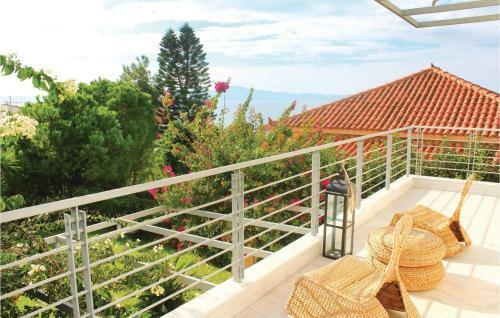 Four-bedroom Holiday Home In Mikra Mantineia