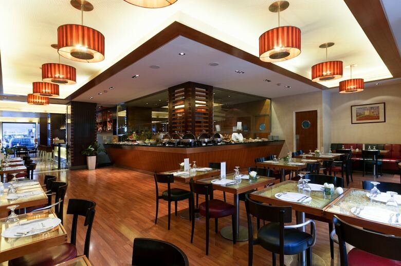 Le Commodore Hotel
