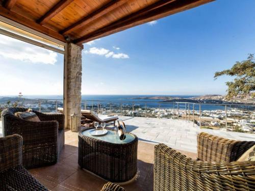 Elegant Villa In Paros With Veranda And Balcony
