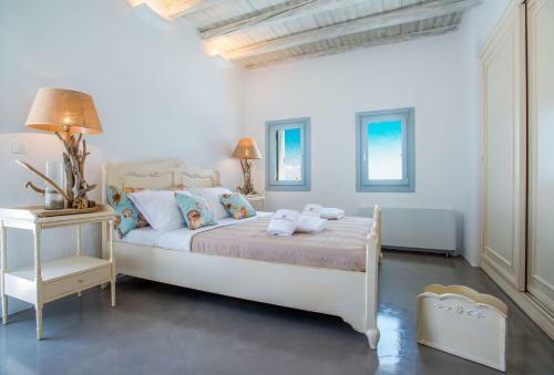 Luxury Paros Villa Superior Villa Private Pool Stunning Interior 7 Bdr Tserdakia