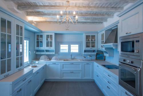 Luxury Paros Villa Superior Villa Private Pool Stunning Interior 7 Bdr Tserdakia