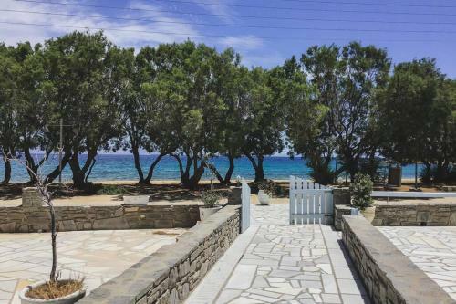Fairy-tale Seafront Cycladic Home