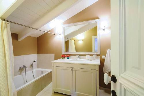 Nafsika Apartment - Paxos Retreats