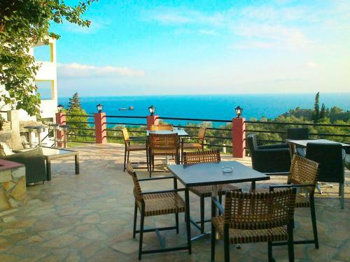 Apartments In Pelekas Beach With Pool Adonis