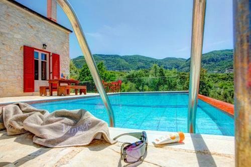 Perachori Villa Sleeps 4 Pool Air Con Wifi