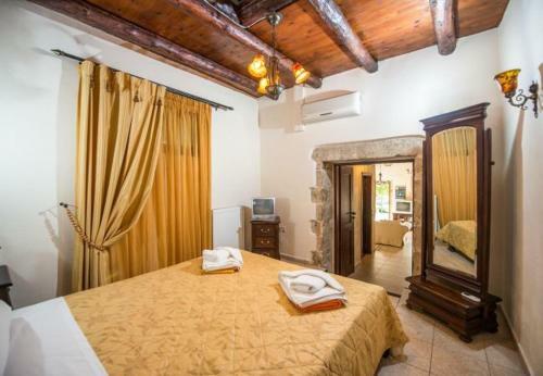 Petroulides Villa Sleeps 7 With Pool Air Con And Wifi