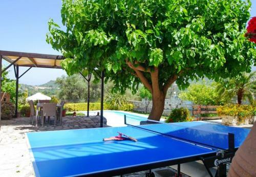 Petroulides Villa Sleeps 7 With Pool Air Con And Wifi