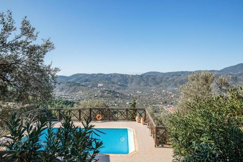 Skopelos Villa Sleeps 2 With Pool And Air Con