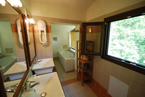 Great Skiathos Villa Three Bedroom Villa Apartment Peaceful Setting Skiathos