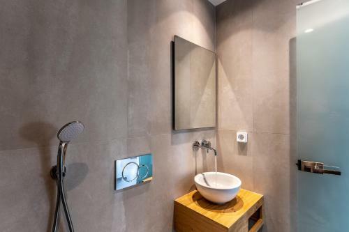 Apartamento Thira Gold Suites