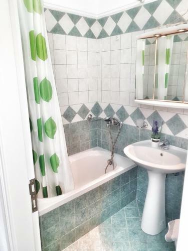Hostal Orange Apartments