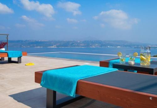Zacharias Villa Sleeps 7 With Pool And Air Con