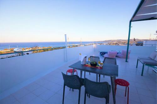 Apartamento Groovy & Cozy Apt With Private Seaview Rooftop Terrace