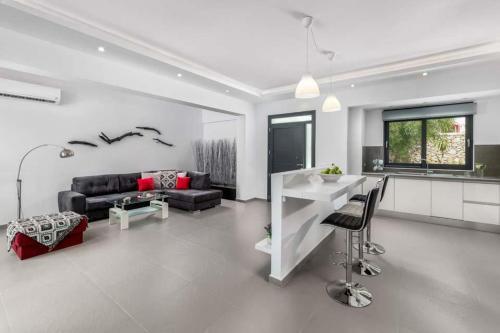 Lardos Villa Sleeps 7 With Pool Air Con And Wifi