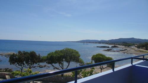 Paraktio Beach Apartments