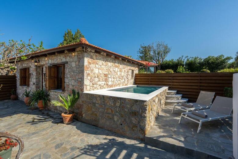 Ariadni Apartments