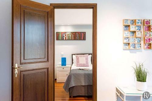 Agios Onoufrios Villa Sleeps 14 With Pool And Air Con