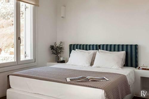 Costa Ilios Villa Sleeps 16 With Pool And Air Con