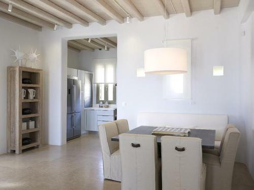 Paraga Villa Sleeps 32 With Pool And Air Con