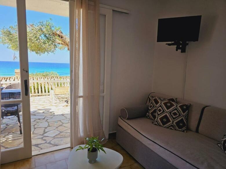 Corfu Glyfada Beachfront Apartment 2